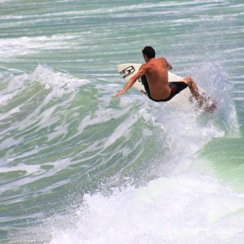 Waves Surf Academy-Jonathan Llampay
